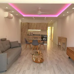 https://mareverde-2h8.adeje-hotels.com